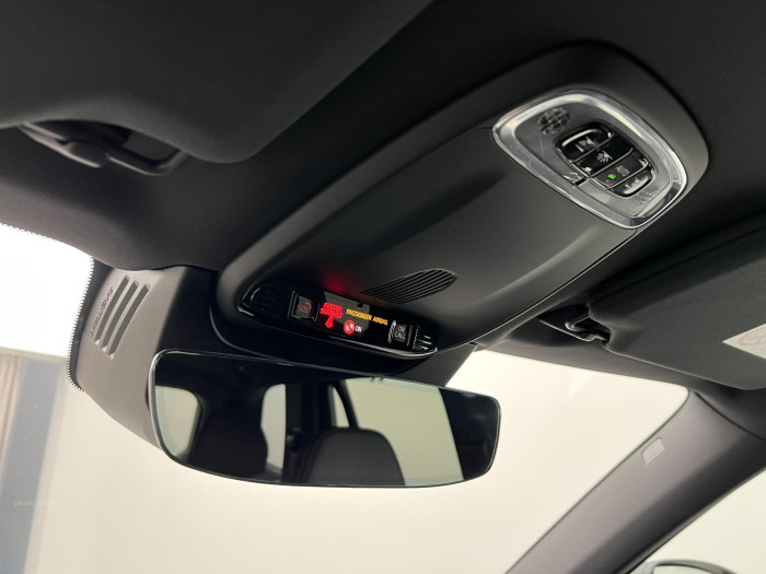 Volvo XC90 B6 AWD R-DESIGN AUT REZERVACE