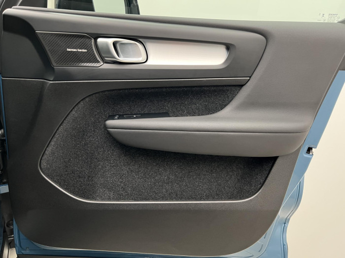 Volvo XC40 B3 PLUS DARK AUT CZ 1.maj.