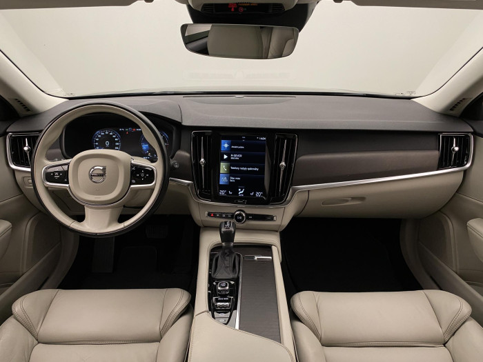 Volvo V90 CC D5 AWD MOMENTUM AUT CZ 2.0 d CC CC Momentum