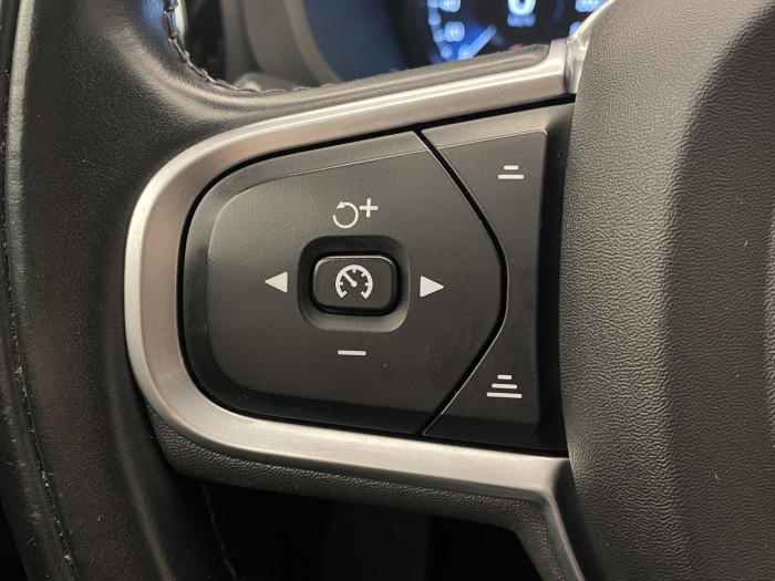 Volvo XC60 B4 AWD MOMENTUM AUT CZ 2.0 Momentum