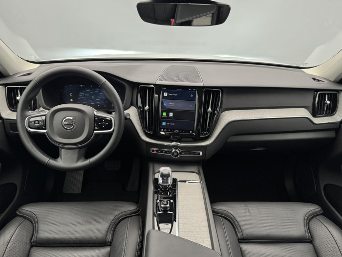 Volvo XC60 B5 AWD PLUS DARK AUT REZERVACE