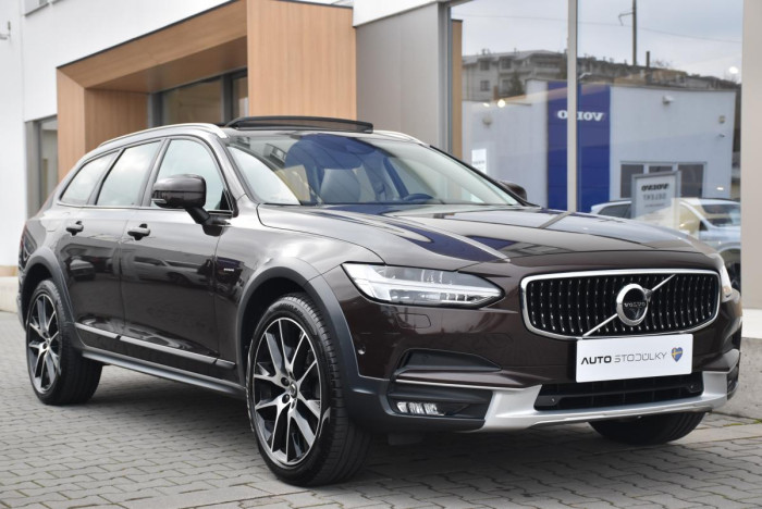 Volvo V90 CC D5 AWD PRO AUT REZERVACE 2.0 d CC CC