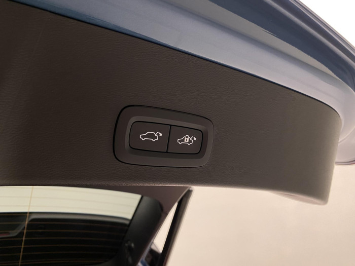 Volvo XC40 B3 DARK ULTRA AUT CZ