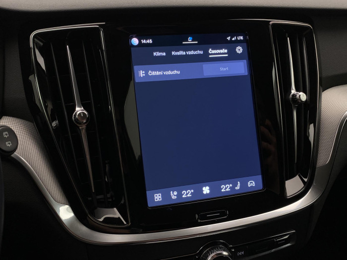 Volvo V60 B4 DARK PLUS AUT CZ