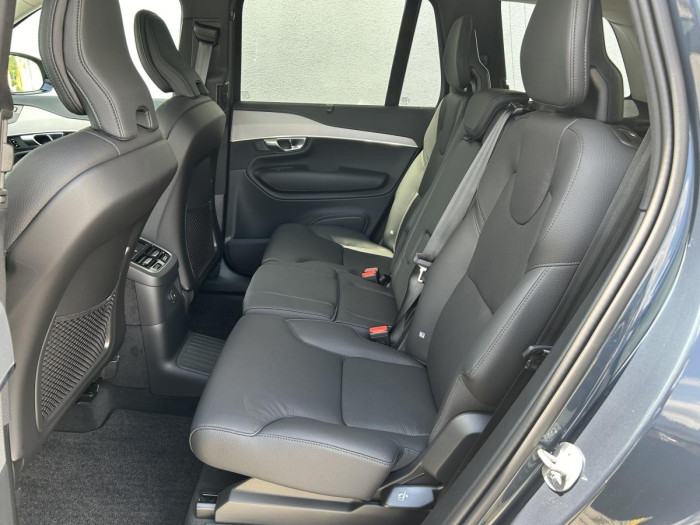 Volvo XC90 T8 AWD AT RECHARGE DARK PLUS 7