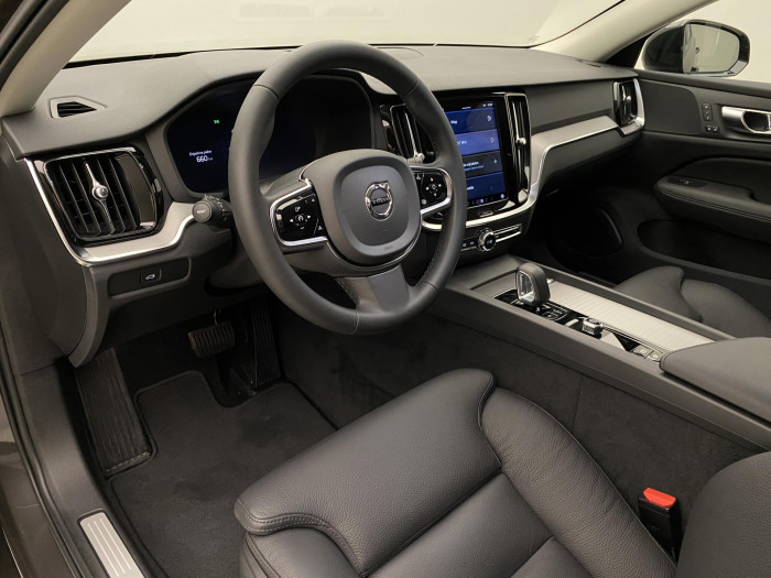 Volvo V60 B4 PLUS DARK AUT 1.maj.