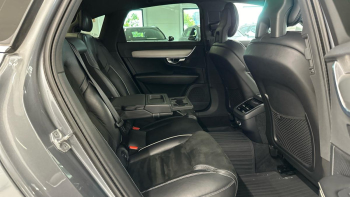 Volvo S90 D4 AWD R-DESIGN AUT REZERVACE 2.0 d