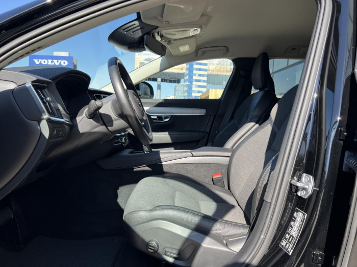 Volvo V90 CROSS COUNTRY B4 AWD Aut 1.maj