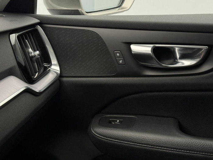 Volvo V60 D3 MOMENTUM PRO AUT 1.maj 2.0 d Momentum