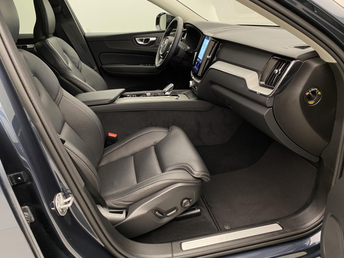 Volvo XC60 B5 AWD DARK PLUS AUT