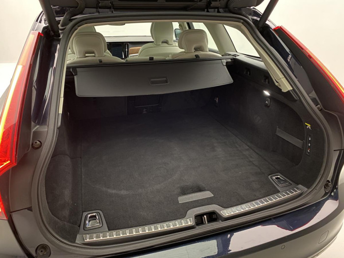 Volvo V90 D4 INSCRIPTION AUT REZERVACE 2.0 d