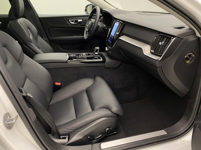 Volvo V60 T8 AWD RECHARGE DARK PLUS CZ