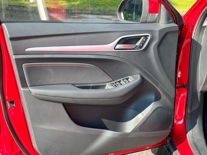 MG ZS EXCLUSIVE AUT. SKLADEM 1.0 Exclusive