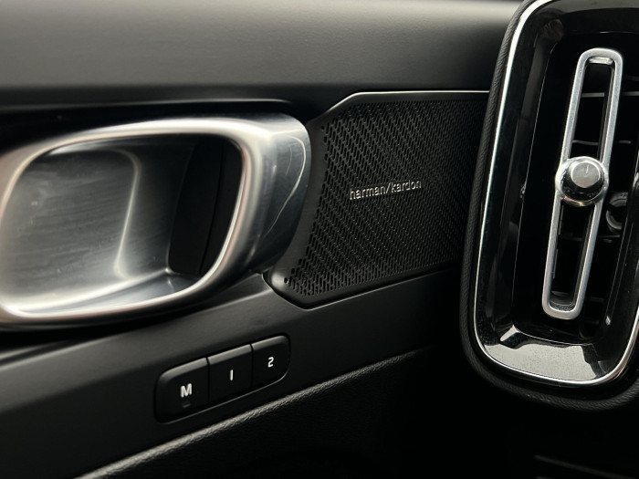 Volvo XC40 B3 ULTRA DARK AUT CZ 1.maj.