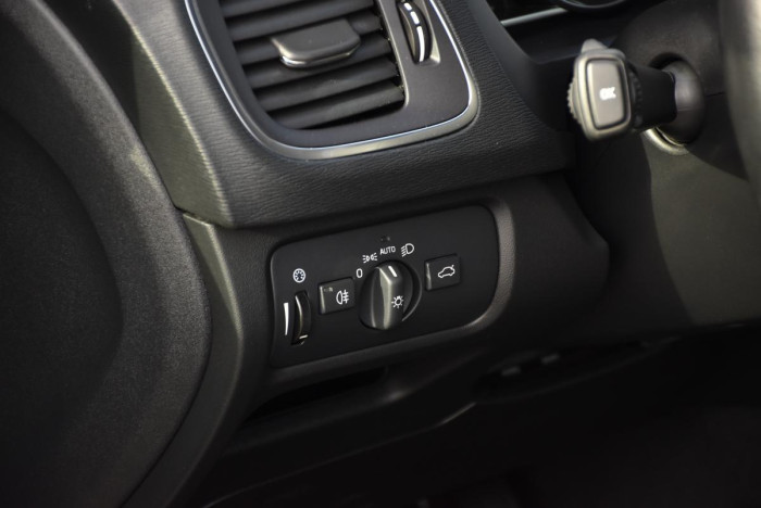 Volvo V40 D2 BLACK EDITION REZERVACE 2.0 d Edition