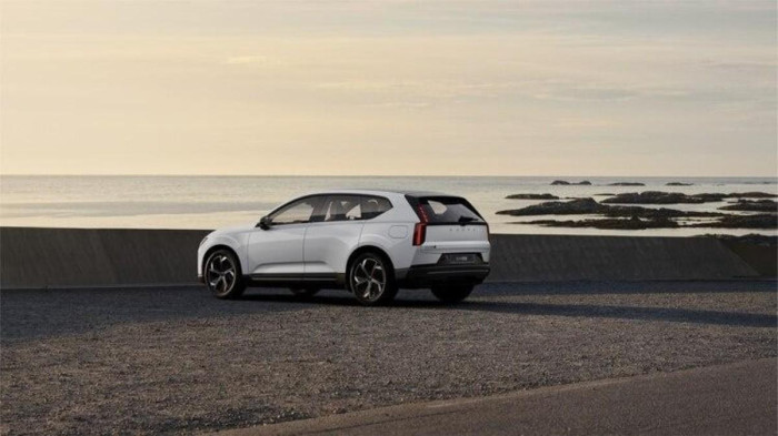 Volvo EX60 PURE ELECTRIC PLUS P12 AWD