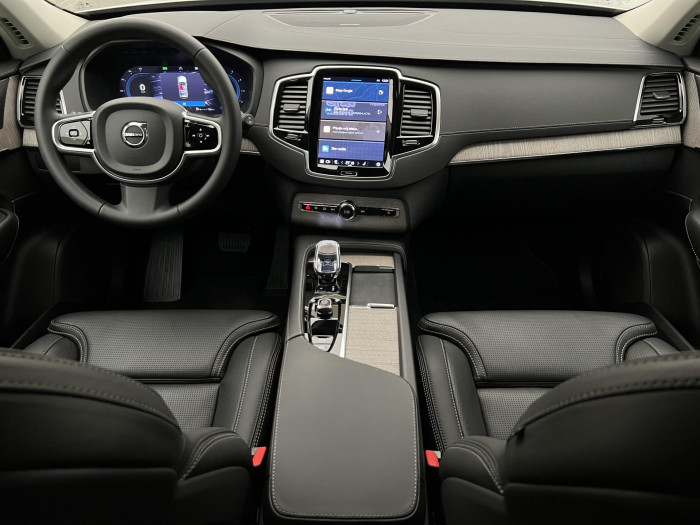 Volvo XC90 B5 AWD PLUS DARK 7MÍST AUT CZ