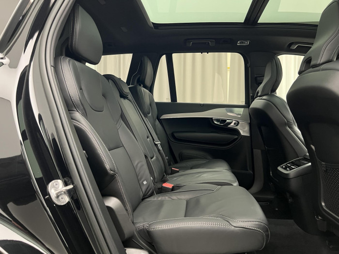 Volvo XC90 B5 AWD R-DESIGN 7MÍSTNÁ AUT