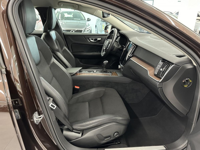 Volvo V60 D3 MOMENTUM REZERVACE 2.0 d Momentum