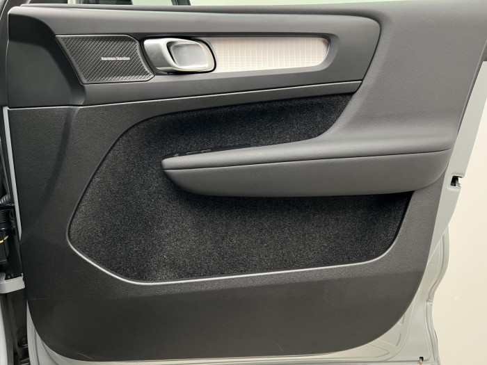 Volvo XC40 B3 PLUS DARK AUT CZ 1.maj.