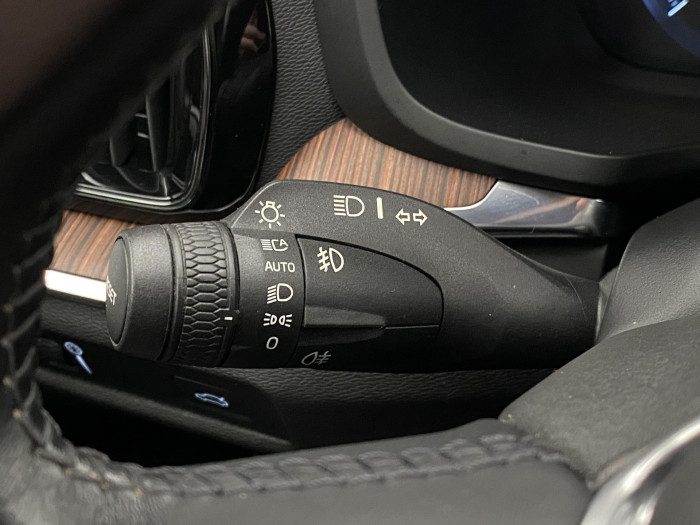 Volvo V60 CC B5 AWD MOMENTUM REZERVACE 2.0 CC CC Momentum