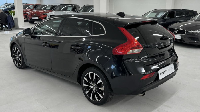 Volvo V40 D2 INSCRIPTION REZERVACE 2.0 d