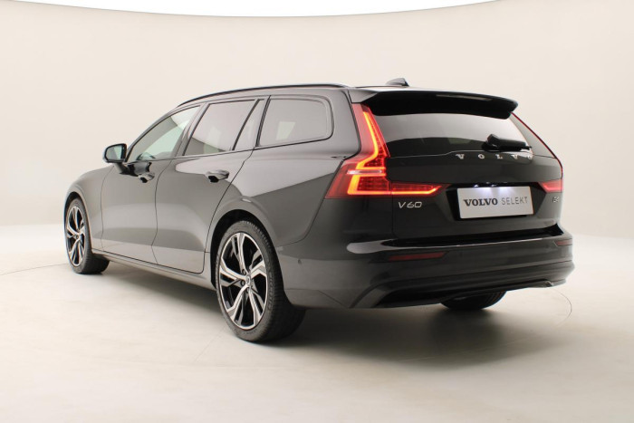 Volvo V60 B4 PLUS DARK REZERVACE