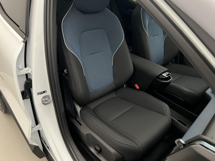 Volvo EX30 CC PURE ELECTRIC TWIN MOTOR CC CC
