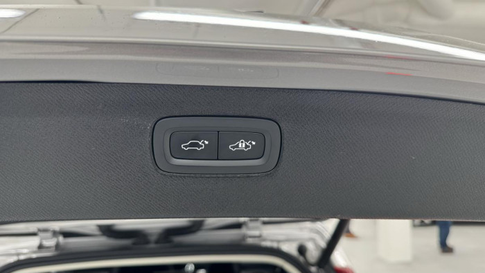 Volvo XC90 B5 AWD ULTIMATE REZERVACE