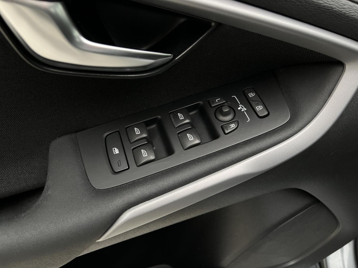Volvo V40 T2 BLACK EDITION 1.maj. 2.0 Edition