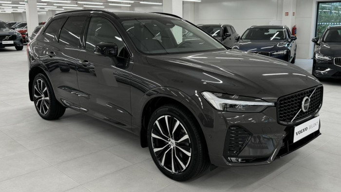 Volvo XC60 B4 PLUS DARK REZERVACE 2.0 Plus