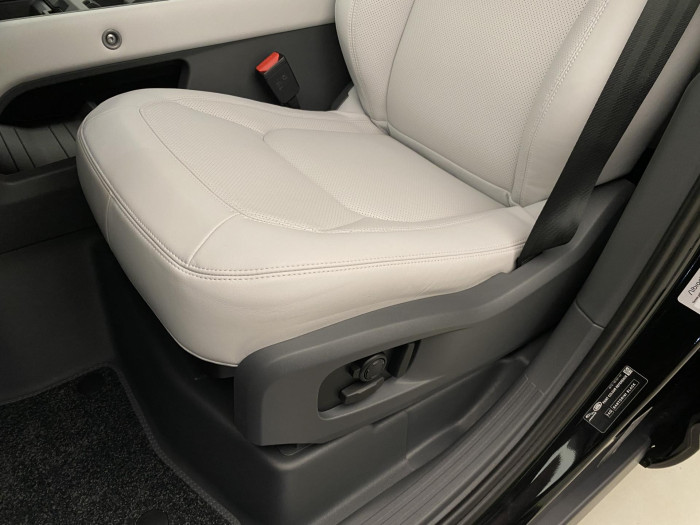 Land Rover Defender 110 D300 X-D HSE REZERVACE 3.0 d d