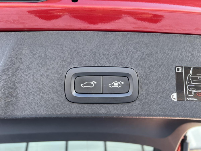 Volvo XC40 T5 R-DESIGN RECHARGE Aut 1.maj