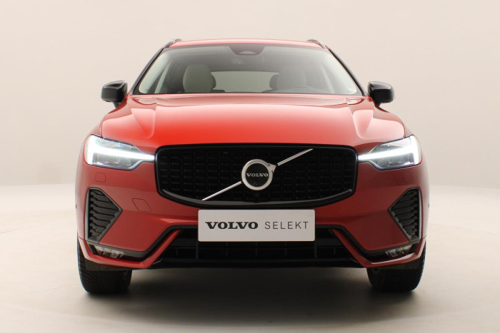 Volvo XC60 B4 AWD PLUS DARK REZERVACE