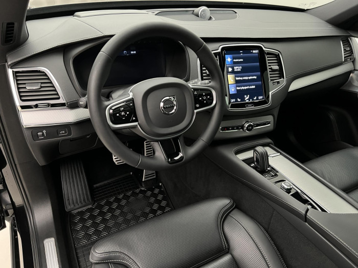 Volvo XC90 B5 AWD R-DESIGN 7MÍSTNÁ AUT