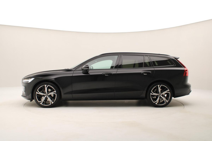 Volvo V60 B4 PLUS DARK REZERVACE