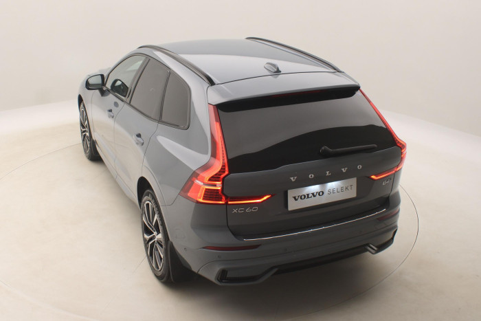 Volvo XC60 B4 AWD PLUS DARK AUT 1.maj