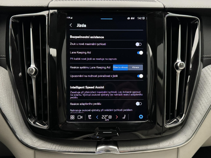 Volvo XC60 B5 AWD DARK ULTRA REZERVACE