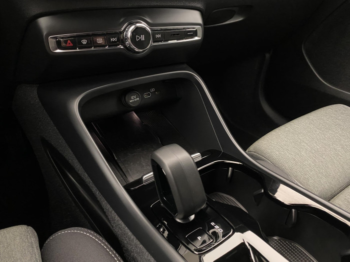 Volvo XC40 B3 DARK PLUS AUT CZ