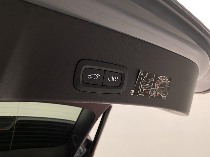 Volvo XC40 B4 AWD MOMENTUM REZERVACE 2.0 Momentum