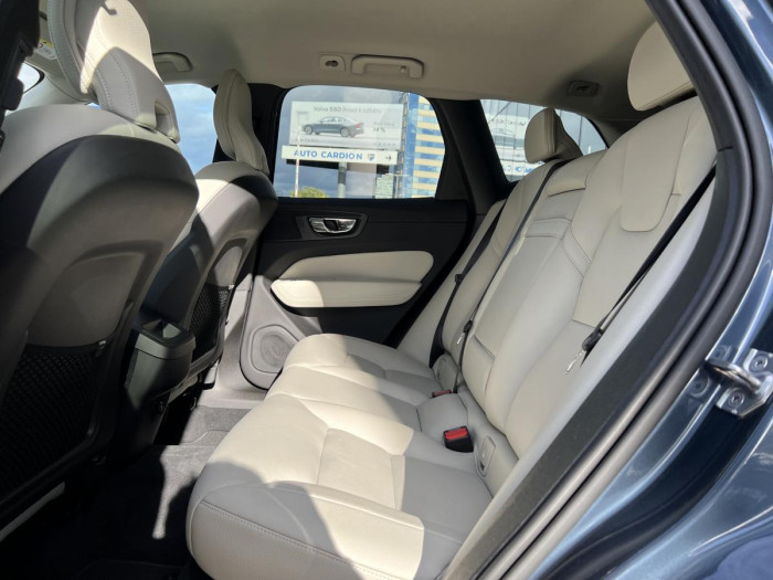 Volvo XC60 D3 MOMENTUM NAVIGACE 1.maj. 2.0 d Momentum