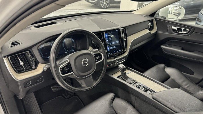 Volvo XC60 T5 AWD INSCRIPTION REZERVACE