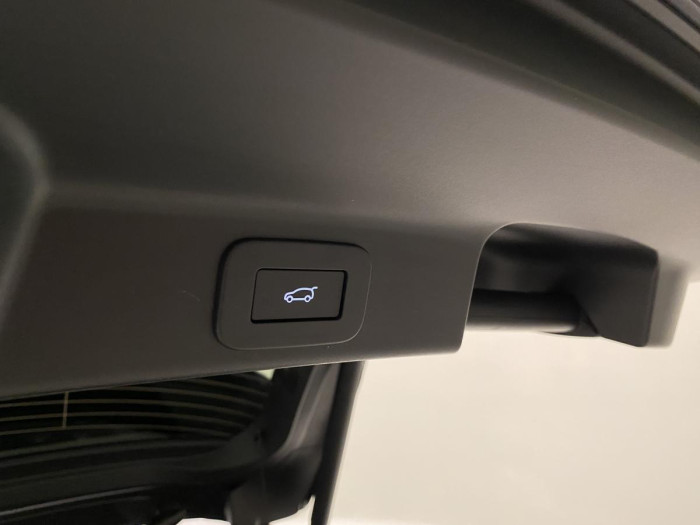 Jaguar F-Pace SVR 5.0 AWD AUT REZERVACE