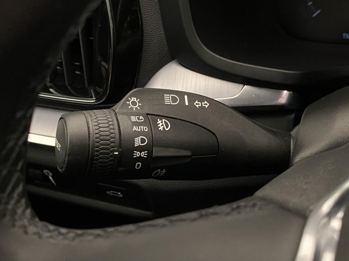 Volvo V60 B4 MOMENTUM AUT REZERVACE 2.0 Momentum