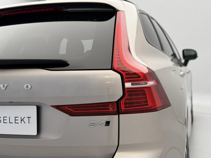 Volvo XC60 B4 AWD PLUS DARK AUT 1. maj
