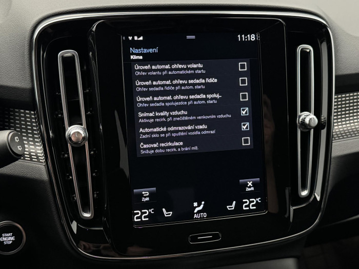 Volvo XC40 B4 AWD R-DESIGN AUT 1.maj CZ