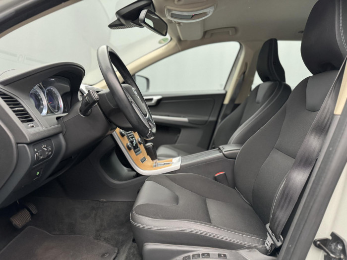 Volvo XC60 3.2 AWD MOMENTUM CZ AUT 3.2 Momentum