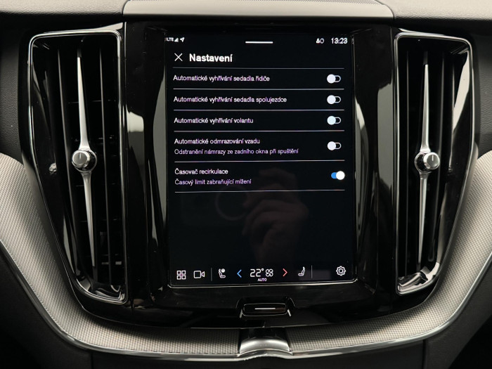 Volvo XC60 B5 AWD PLUS DARK AUT CZ 1.maj.