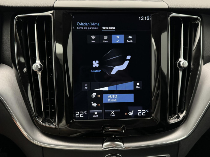 Volvo XC60 B4 AWD MOMENTUM PRO CZ 1.maj 2.0 Momentum