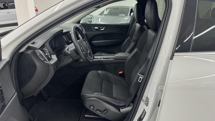Volvo XC60 B4 AWD MOMENTUM REZERVACE 2.0 Momentum